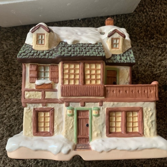 M.J. Hummel “Practice Makes Perfect” – Holiday Collection - Picture 1 of 5